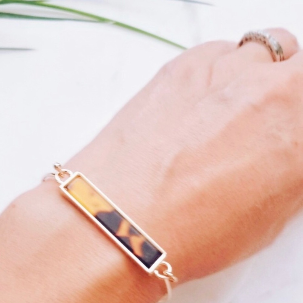 Acrylic tortoise stone bracelet